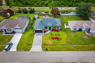 6124 NW Ginger Ln, Port Saint Lucie, FL 34986 - Photo 2