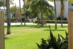 1917 NE 3rd St, Deerfield Beach, FL 33441 - Photo 22