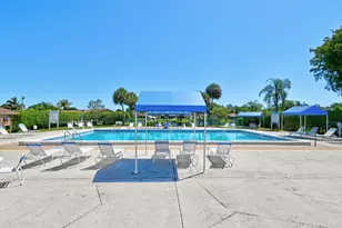 4 Knightsbridge Ln, Boynton Beach, FL 33426 - Photo 2