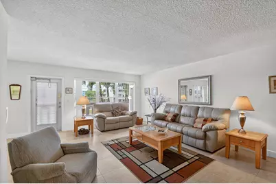 202 Wellington D, West Palm Beach, FL 33417 - Photo 2
