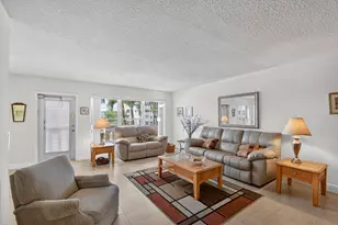 202 Wellington D, West Palm Beach, FL 33417 - Photo 2