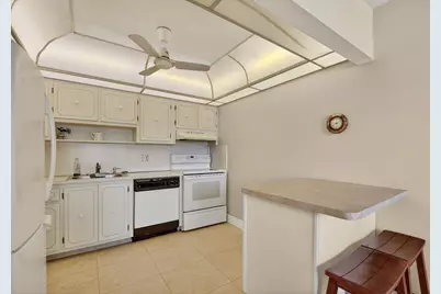 202 Wellington D, West Palm Beach, FL 33417 - Photo 8