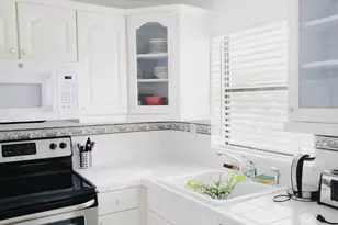 10180 NW 30th Ct, Sunrise, FL 33322 - Photo 4