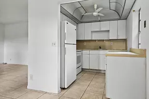 202 Piedmont E, Delray Beach, FL 33484 - Photo 8