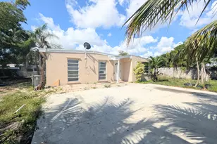 490 Tulip Tree Dr, Lake Worth, FL 33462 - Photo 2