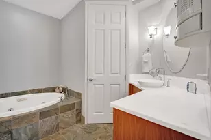 2625 NE 14th Ave, Wilton Manors, FL 33334 - Photo 20