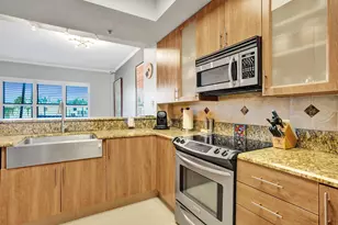 2625 NE 14th Ave, Wilton Manors, FL 33334 - Photo 14