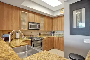2625 NE 14th Ave, Wilton Manors, FL 33334 - Photo 8