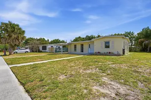 215 SE Airoso Blvd, Port Saint Lucie, FL 34983 - Photo 2