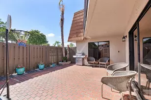 1426 SW 110th Way, Davie, FL 33324 - Photo 2