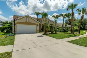 1070 Sweet Briar Pl, Wellington, FL 33414 - Photo 2