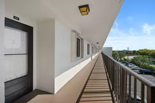 3138 Via Poinciana, Lake Worth, FL 33467 - Photo 2