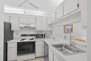 3138 Via Poinciana, Lake Worth, FL 33467 - Photo 4