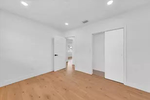 4719 E 8th Ct, Hialeah, FL 33013 - Photo 24