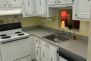 2801 Somerset Dr, Lauderdale Lakes, FL 33311 - Photo 10