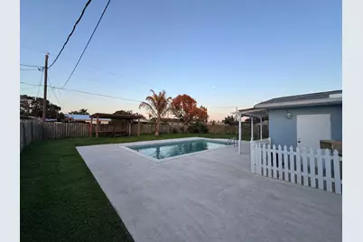 435 SE Asbury Lane, Port Saint Lucie, FL 34983 - Photo 2