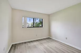 9758 N Belfort Cir, Tamarac, FL 33321 - Photo 16