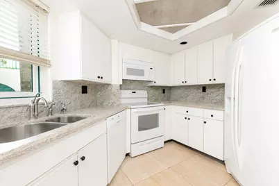 100 SE 5th Avenue #107, Boca Raton, FL 33432 - Photo 18