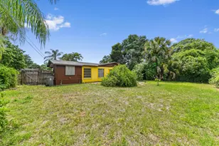877 Sarazen Dr, West Palm Beach, FL 33413 - Photo 4