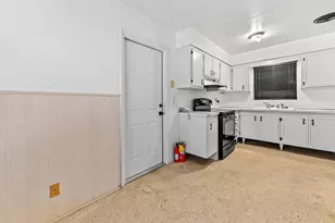 877 Sarazen Dr, West Palm Beach, FL 33413 - Photo 12