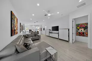 21 NE 25th St, Wilton Manors, FL 33305 - Photo 14