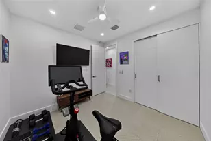21 NE 25th St, Wilton Manors, FL 33305 - Photo 26