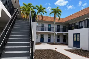 260 NW 19th St, Boca Raton, FL 33432 - Photo 2