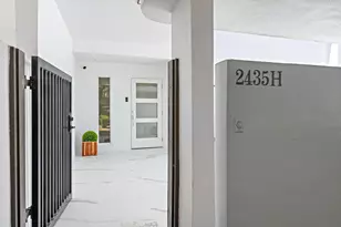 2435 Presidential Way, West Palm Beach, FL 33401 - Photo 2