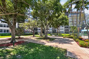 1200 St Charles Pl, Pembroke Pines, FL 33026 - Photo 38