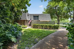 527 5th Terrace, Palm Beach Gardens, FL 33418 - Photo 2