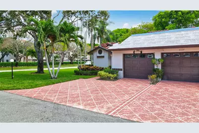 6329 Royal Manor Circle #A, Delray Beach, FL 33484 - Photo 2