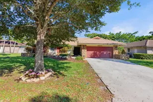 9924 NW 3rd Pl, Coral Springs, FL 33071 - Photo 4