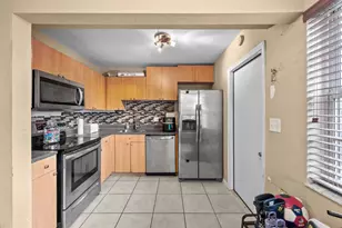 4656 NW 9th Dr, Plantation, FL 33317 - Photo 6