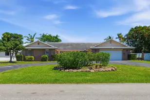 232 Gleneagles Dr, Lake Worth, FL 33462 - Photo 2