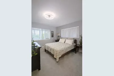 100 E Kingswood E, West Palm Beach, FL 33417 - Photo 10