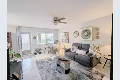100 E Kingswood E, West Palm Beach, FL 33417 - Photo 4