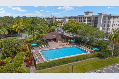 3050 N Palm Aire Drive #910, Pompano Beach, FL 33069 - Photo 2
