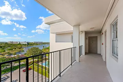 3050 N Palm Aire Drive #910, Pompano Beach, FL 33069 - Photo 4