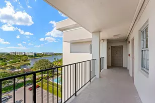 3050 N Palm Aire Dr, Pompano Beach, FL 33069 - Photo 4