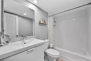 400 SE 10th St, Deerfield Beach, FL 33441 - Photo 14