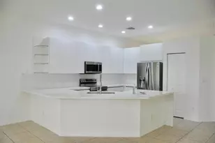19496 S Whitewater Ave, Weston, FL 33332 - Photo 2