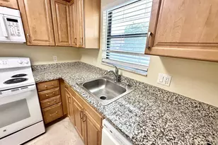 21904 Lake Forest Cir, Boca Raton, FL 33433 - Photo 2