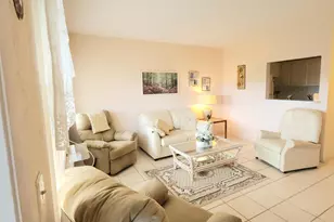 164 Sheffield G, West Palm Beach, FL 33417 - Photo 2
