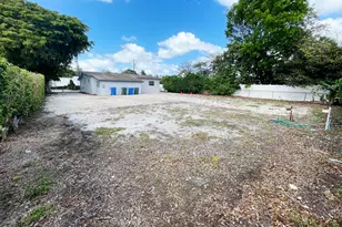840 NW 33 St, Oakland Park, FL 33309 - Photo 20