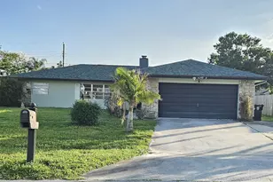 424 SE Skipper Ln, Port Saint Lucie, FL 34983 - Photo 1