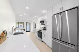 381 NE 43rd Ct, Oakland Park, FL 33334 - Photo 4