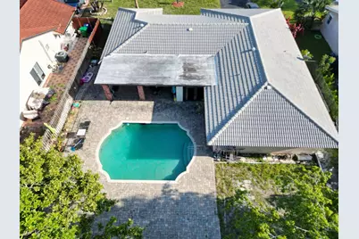 8753 NW 27th Street, Coral Springs, FL 33065 - Photo 2