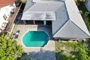 8753 NW 27th St, Coral Springs, FL 33065 - Photo 2