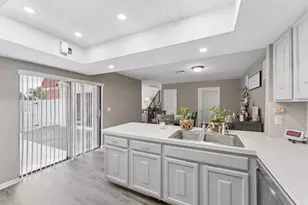 1425 Oxford Ln, Boynton Beach, FL 33426 - Photo 10
