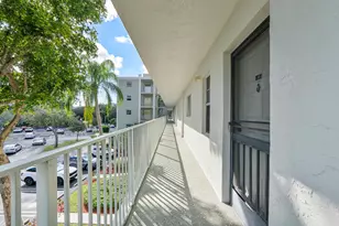 2236 N Cypress Bend Dr, Pompano Beach, FL 33069 - Photo 22